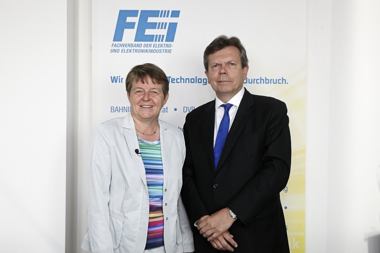 Mag. Brigitte Ederer (Präsidentin des FEEI – Fachverband der Elektro- und Elektronikindustrie) und Dr. Lothar Roitner (Geschäftsführer des FEEI - Fachverband der Elektro- und Elektronikindustrie)
