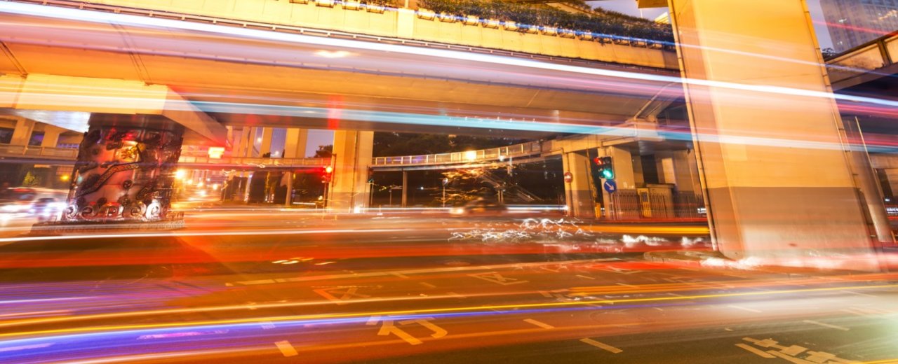 Verkehr bei Nacht