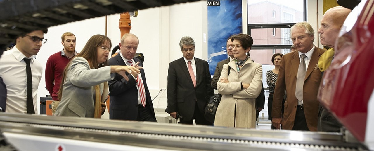 Elektro- und Elektronikindustrie besucht FH Technikum Wien